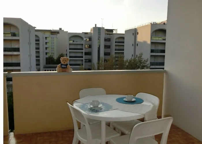 Beachside Tranquility In Our Flat In Бібіоне