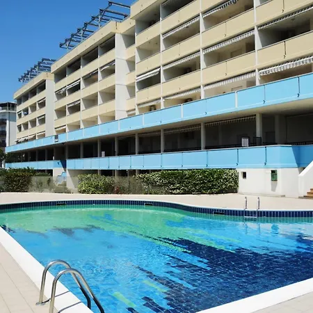 Beachside Tranquility In Our Flat In 아파트 *